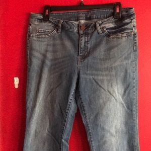 Bootcut curvy blue jeans